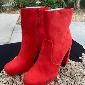 Size 11 women’s heeled bootie Red